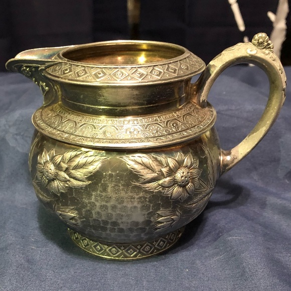 Middletown Plate, Quadruple Silver Plated Tea Set - Picture 3 of 16